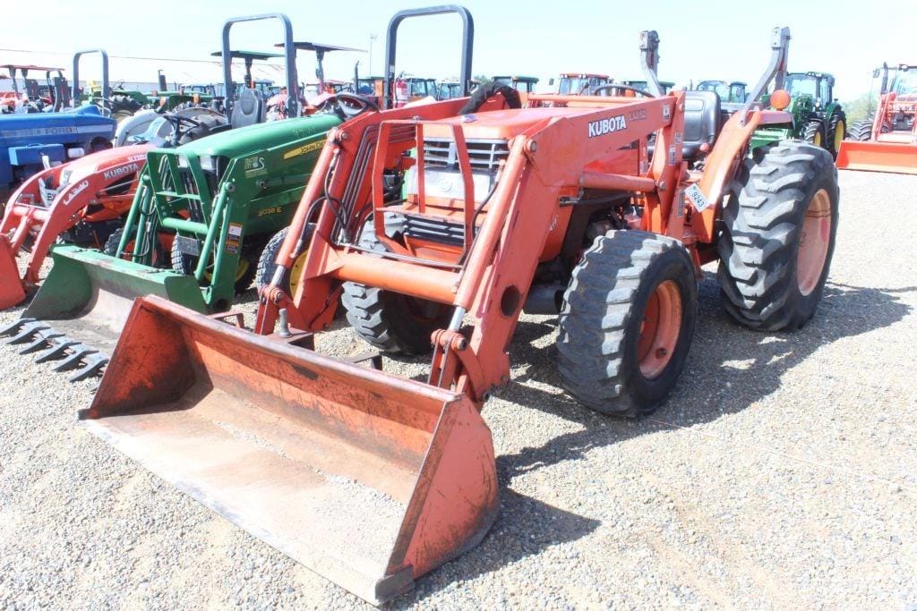 Kubota MX5000 Equipment Image0