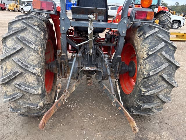 Image of Kubota MX5000SU equipment image 4