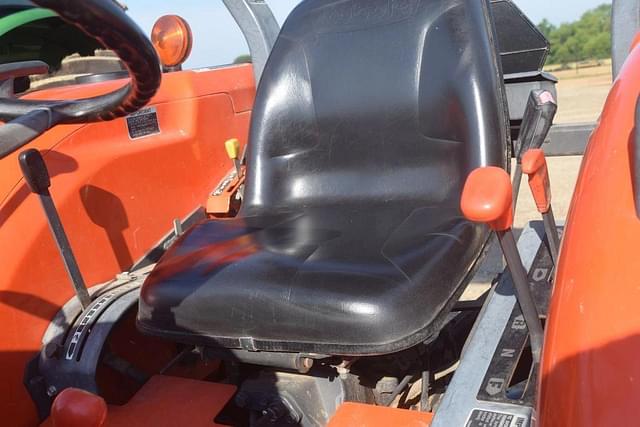 Image of Kubota MX5100 equipment image 4
