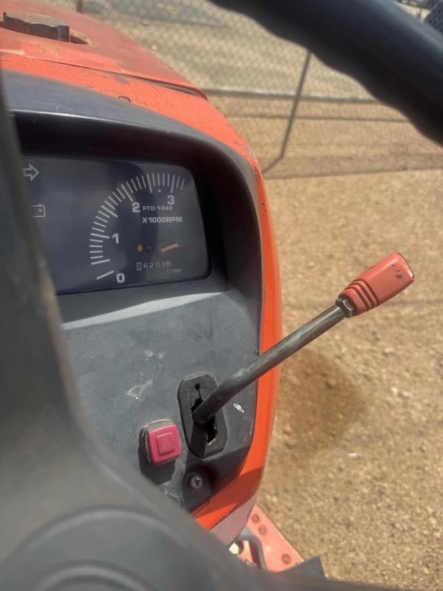 Image of Kubota MX5100 equipment image 4
