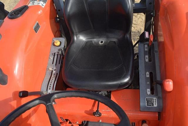 Image of Kubota MX5200 equipment image 4