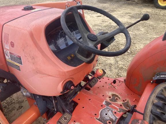 Image of Kubota MX5200 equipment image 4