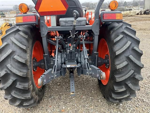 Image of Kubota MX5200 equipment image 4