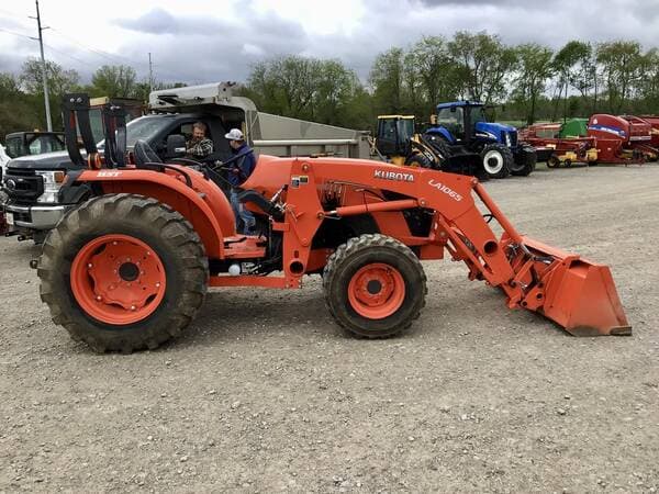 Image of Kubota MX5200D equipment image 2