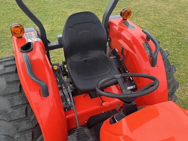 Image of Kubota MX5200HST equipment image 3