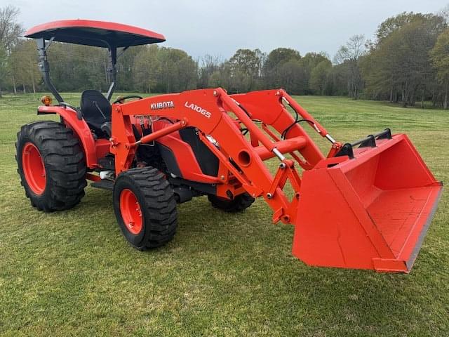 Image of Kubota MX5200HST equipment image 2