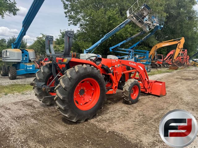 Image of Kubota MX5400 equipment image 4