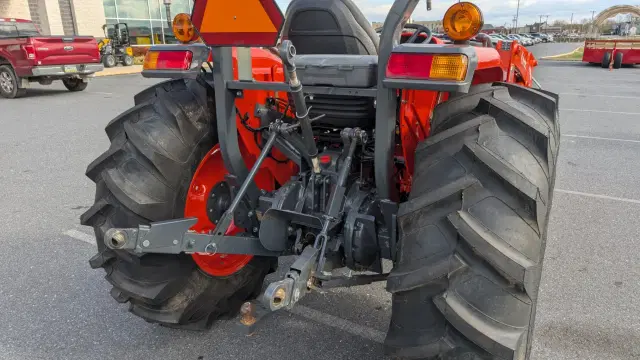 Image of Kubota MX5400DT equipment image 4