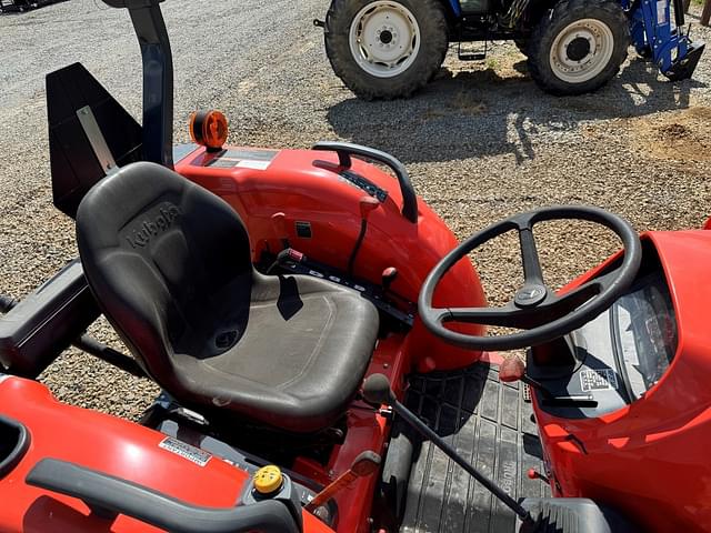 Image of Kubota MX5400DT equipment image 2