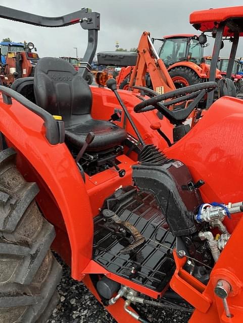 Image of Kubota MX5400HST equipment image 2