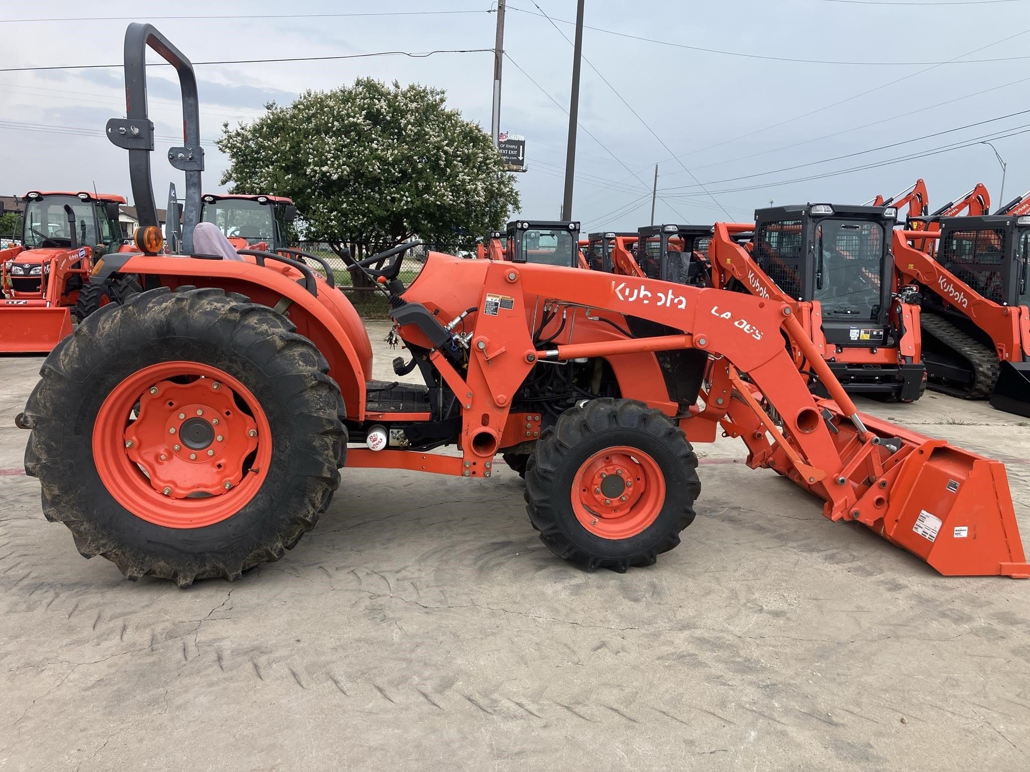 2020 Kubota MX5400HST Equipment Image0