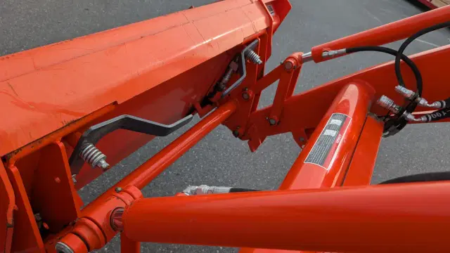 Image of Kubota MX5400HSTC equipment image 2