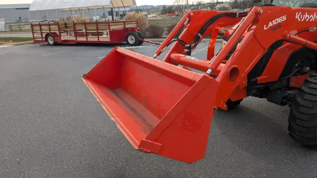 Image of Kubota MX5400HSTC equipment image 1