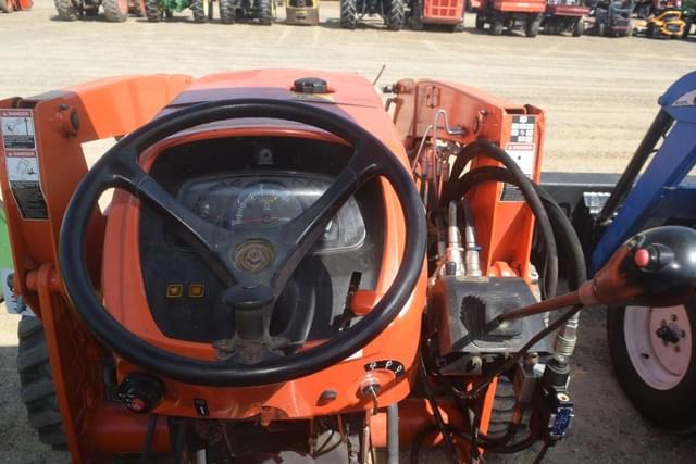 Image of Kubota MX5800 equipment image 4