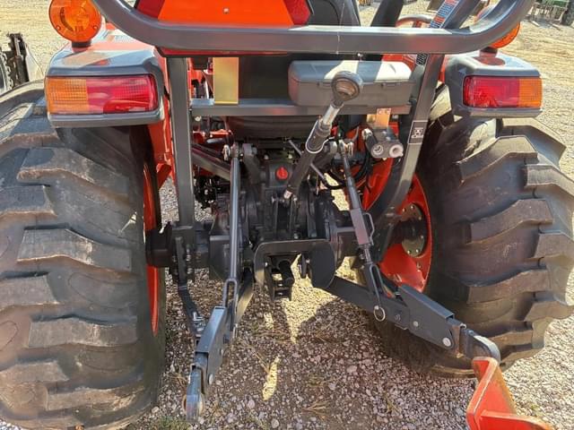 Image of Kubota MX6000HST equipment image 4