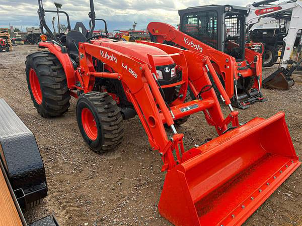 Image of Kubota MX6000 equipment image 3