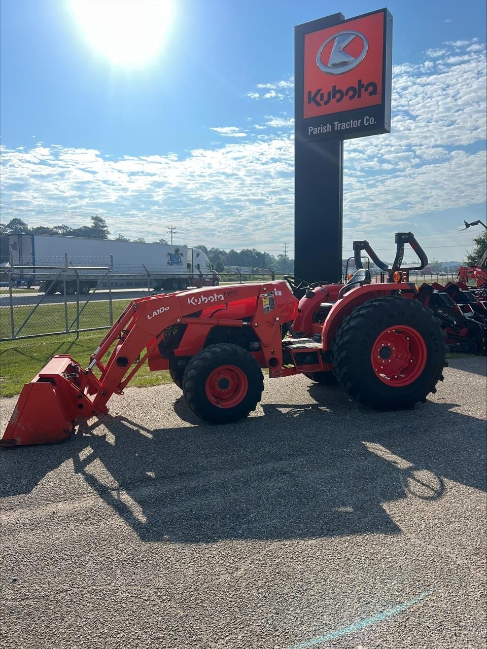 Kubota MX6000HST Equipment Image0