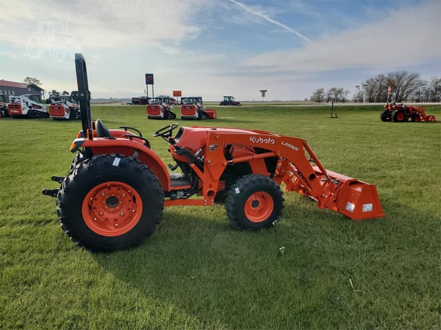 Image of Kubota MX6000HST equipment image 4