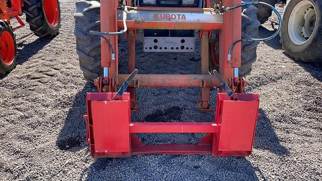 Image of Kubota M7580 equipment image 3