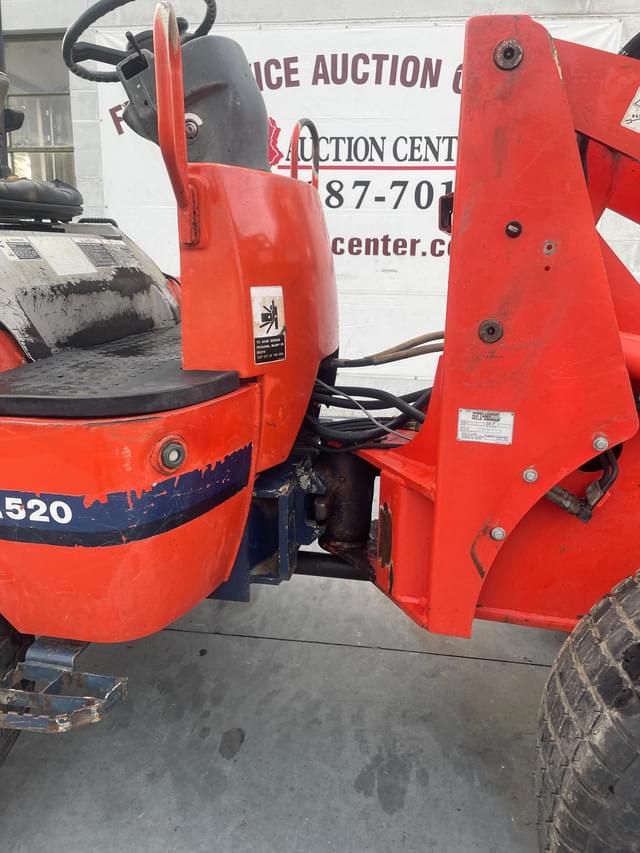 Image of Kubota R520 equipment image 4