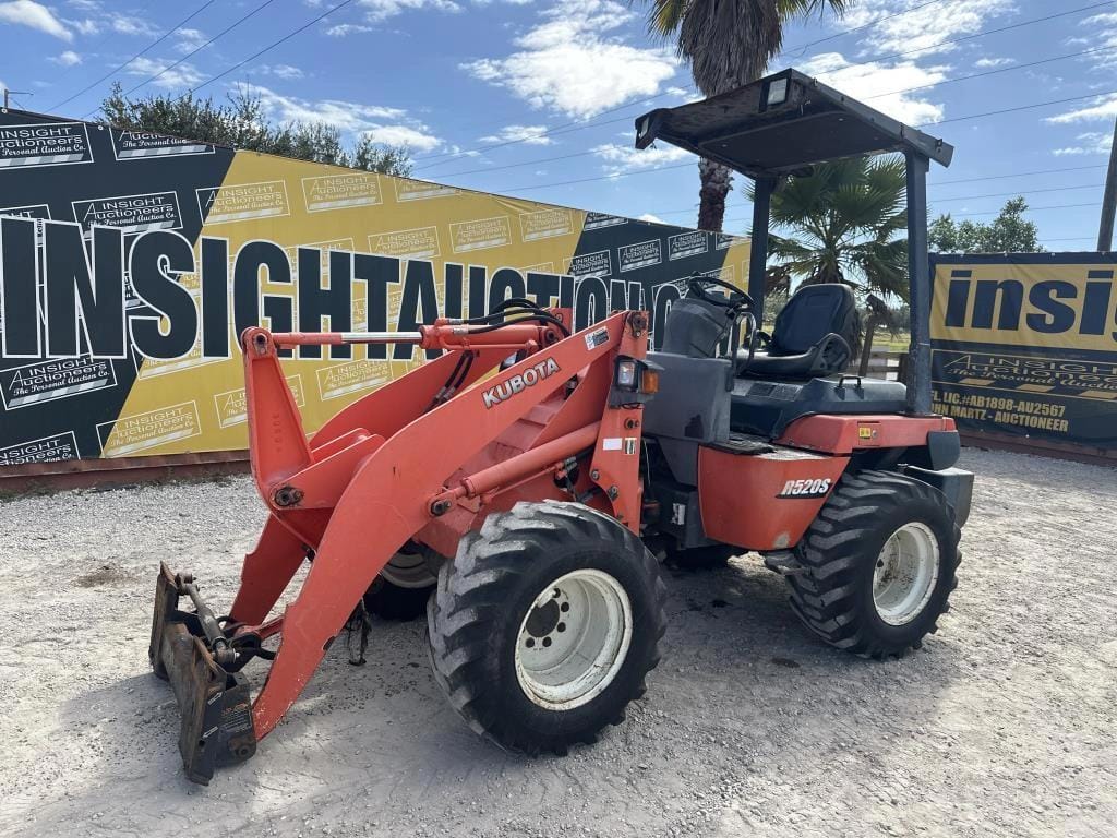 Kubota R520S Equipment Image0