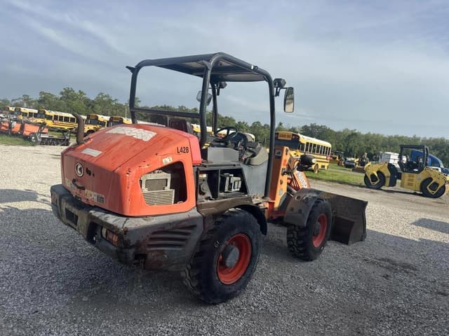 Image of Kubota R530 equipment image 3