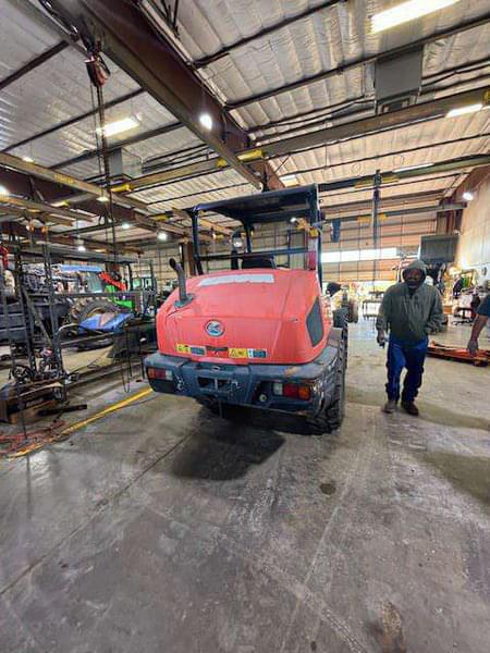 Image of Kubota R530 equipment image 2