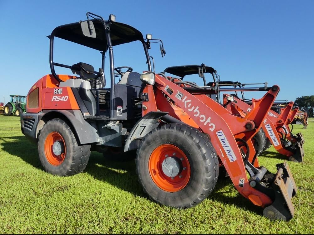Kubota R540 Equipment Image0