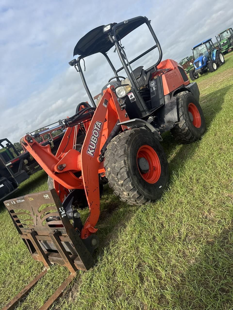 Kubota R630 Equipment Image0