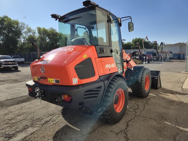 Image of Kubota R640 equipment image 3