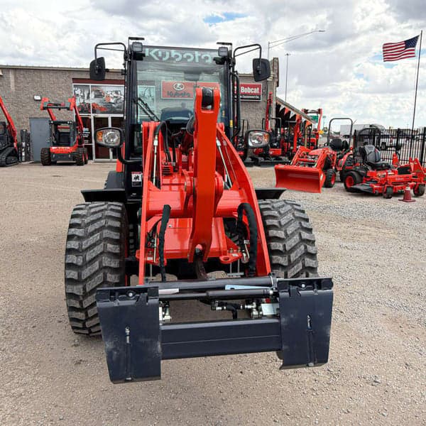 Image of Kubota R640 equipment image 2