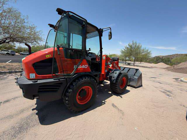 Image of Kubota R640 equipment image 1