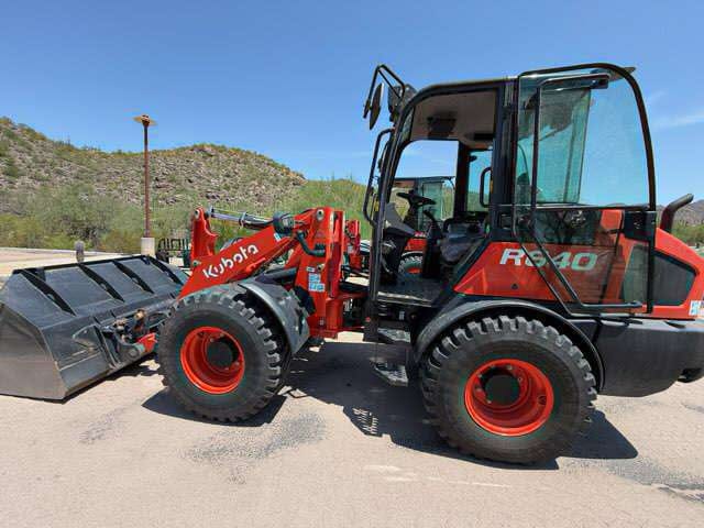 Kubota R640 Equipment Image0