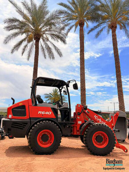 Image of Kubota R640 equipment image 1