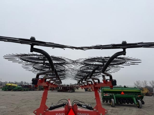 Image of Kubota RA212CR equipment image 2