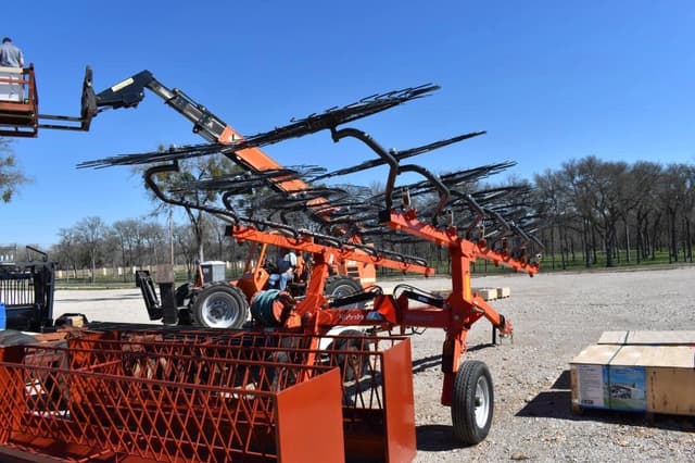 Image of Kubota RA212CR equipment image 4