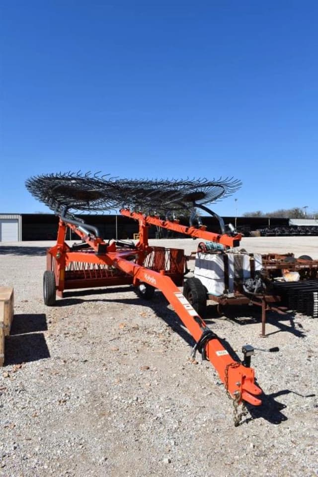 Image of Kubota RA212CR equipment image 1