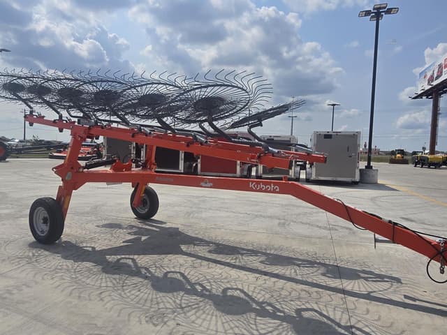 Image of Kubota RA212CR equipment image 4