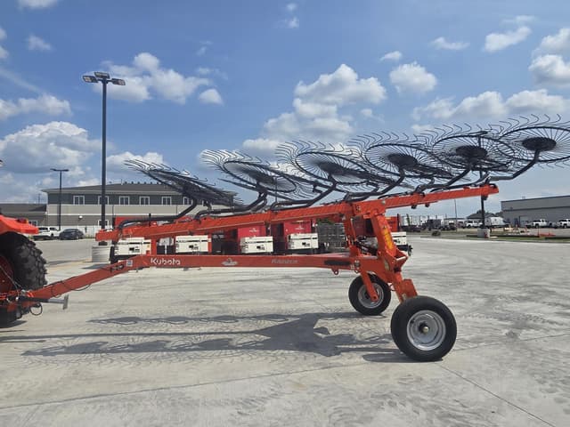 Image of Kubota RA212CR equipment image 2