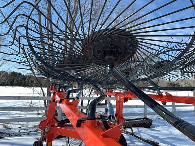 Image of Kubota RA212CR equipment image 2