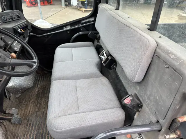 Image of Kubota RTV-1100 equipment image 4