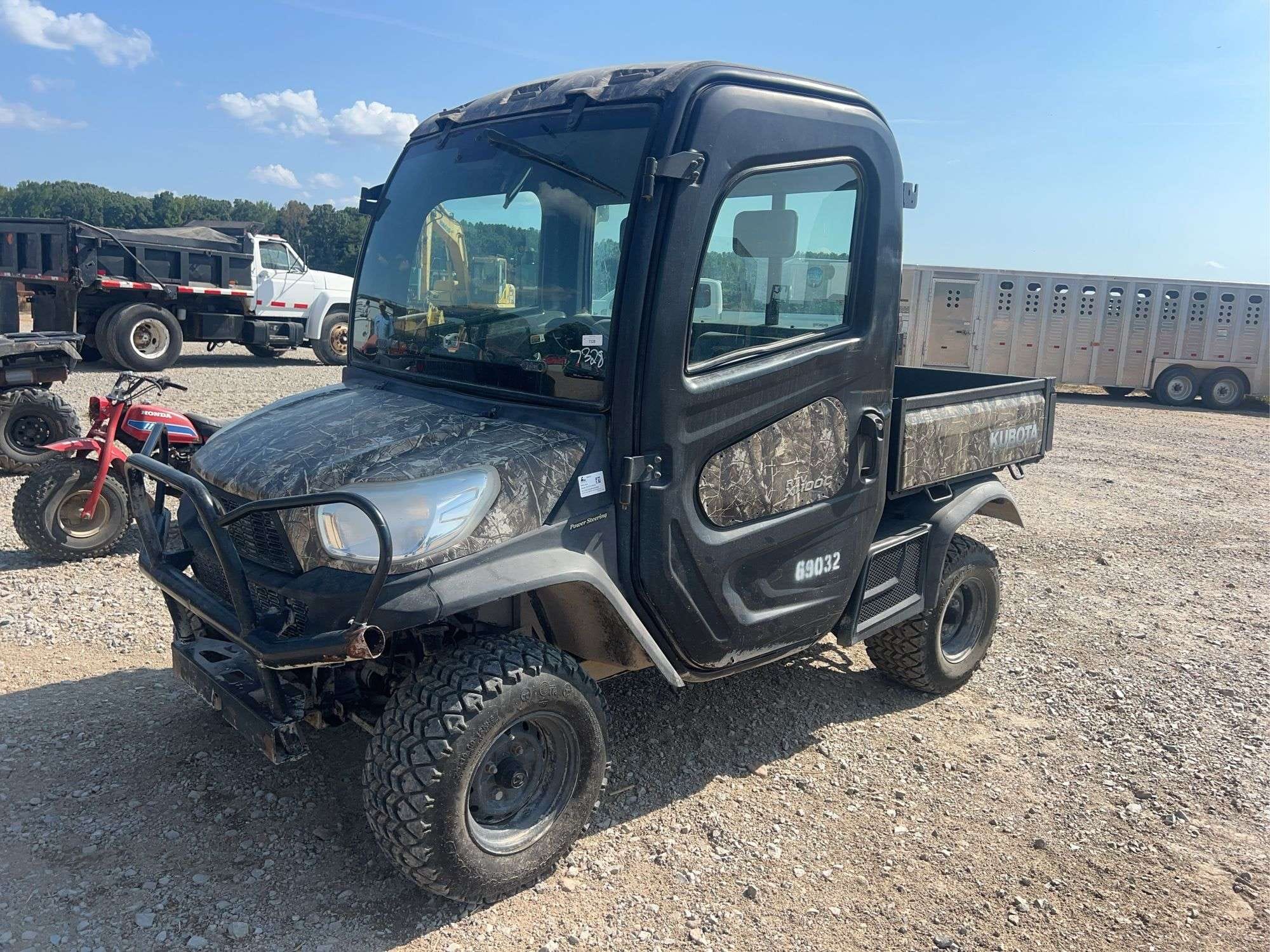 Kubota RTV1100 Equipment Image0