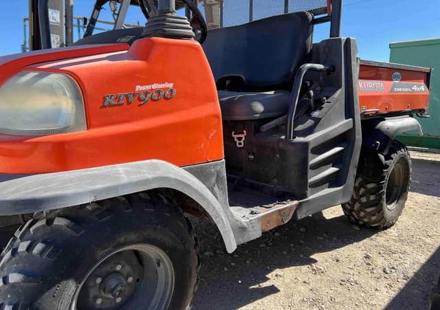 Image of Kubota RTV900 equipment image 3