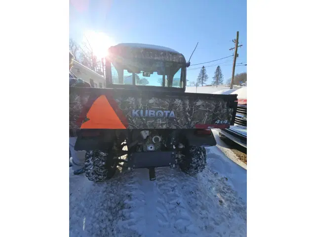 Image of Kubota RTV-X1100C equipment image 4