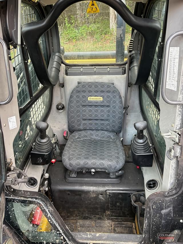 Image of Kubota RTV-X1140 equipment image 2