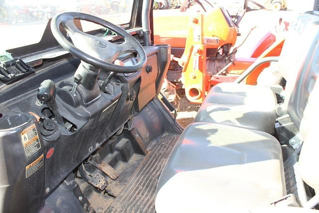Image of Kubota RTV-X900 equipment image 4