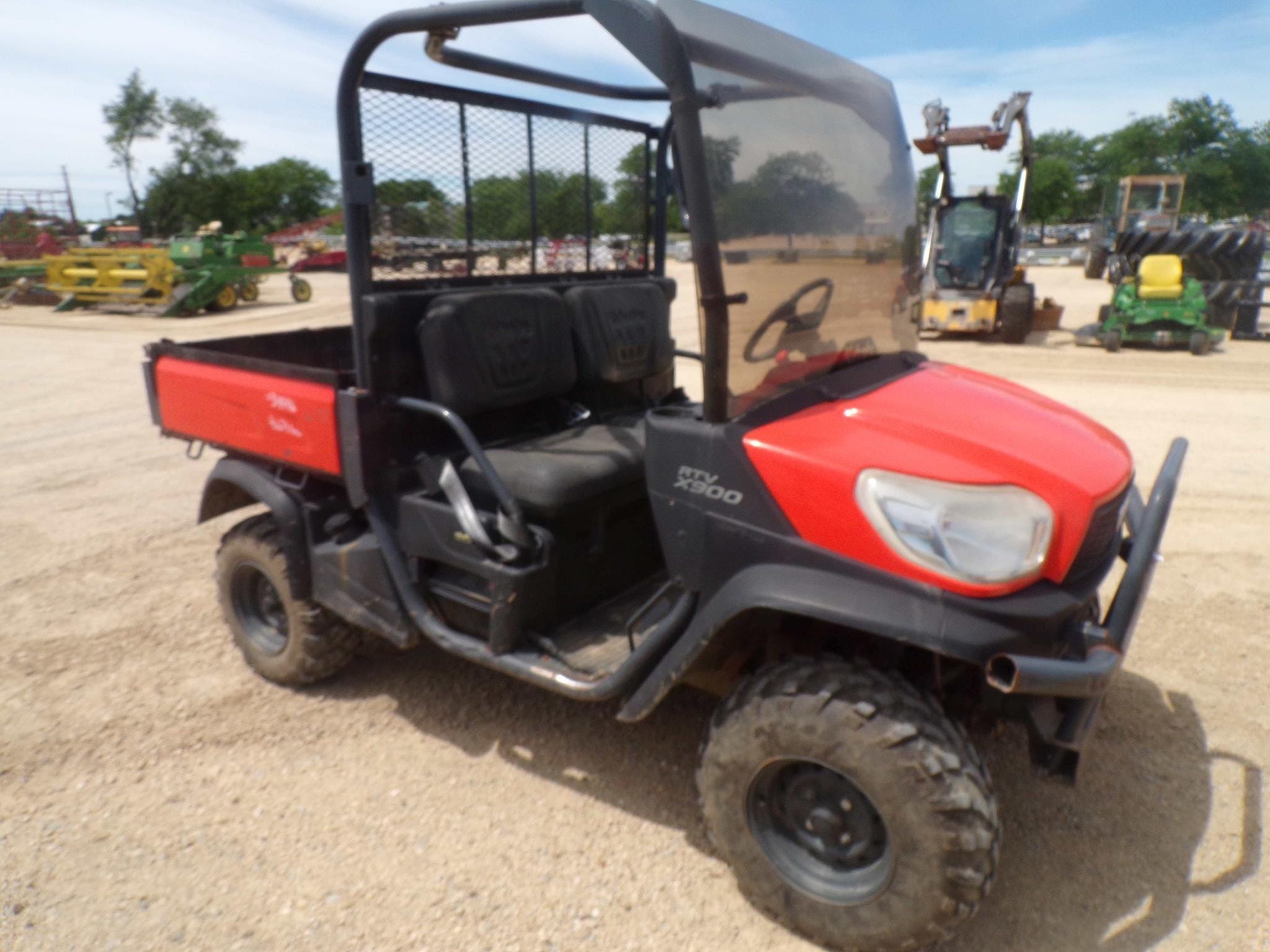 Kubota RTV-X900 Equipment Image0