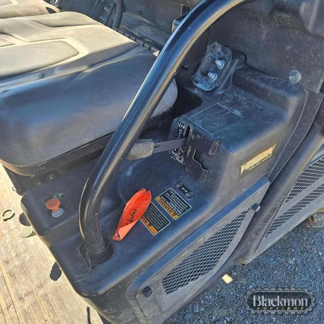 Image of Kubota RTV-X900 equipment image 4