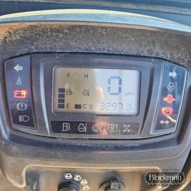 Image of Kubota RTV-X900 equipment image 3