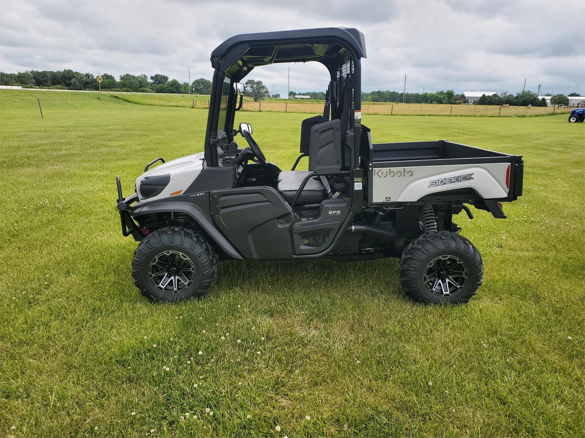 Kubota RTV-XG850 Equipment Image0